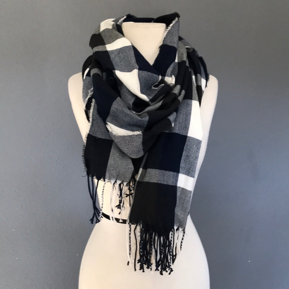 Plush Checkered Fringe Scarf